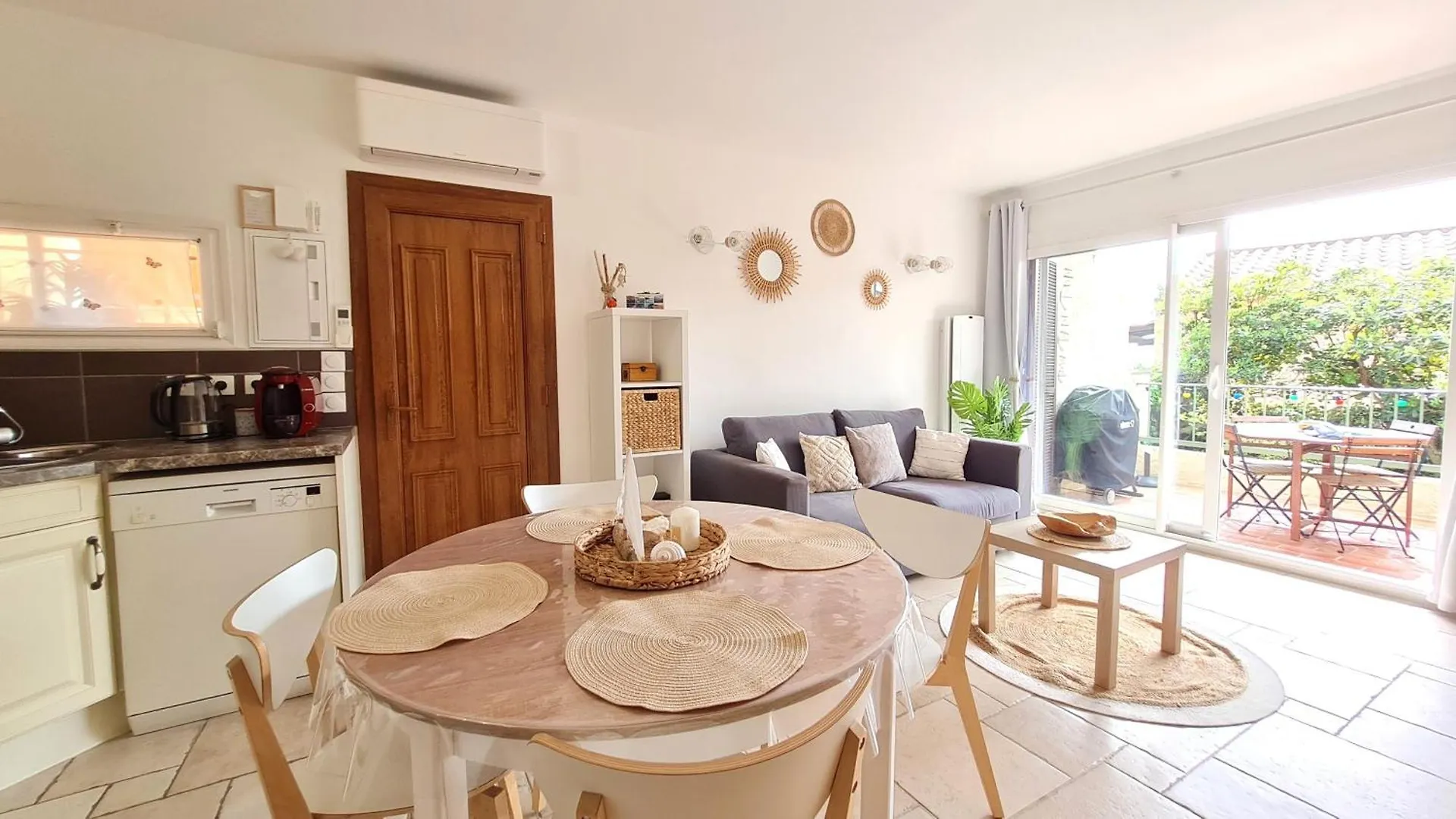 Bel Appartement Renove, Avec Terrasse Et Piscine La Croix-Valmer 0*,