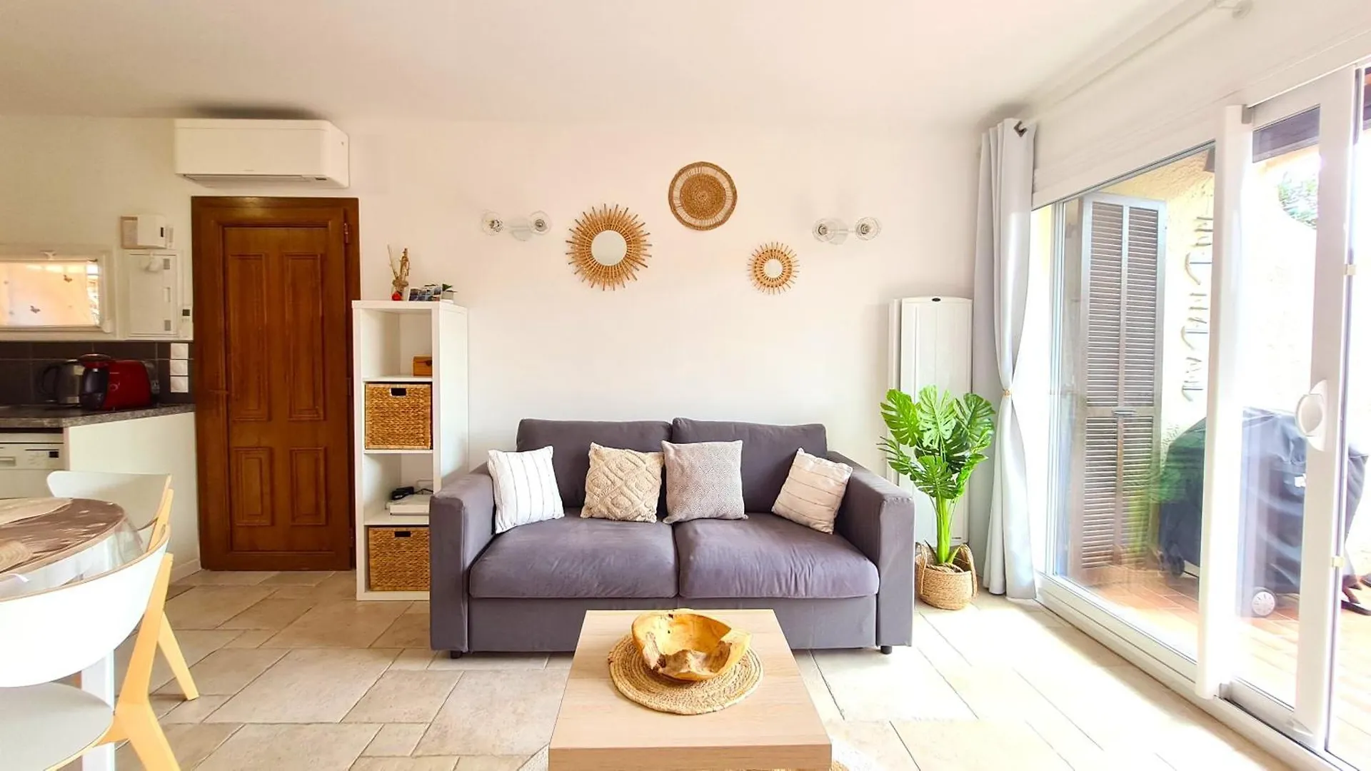 Bel Appartement Renove, Avec Terrasse Et Piscine La Croix-Valmer 0*,  France